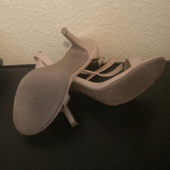 Only worn a couple times. Good condition. Nude/light pink - Picture 4 of 4